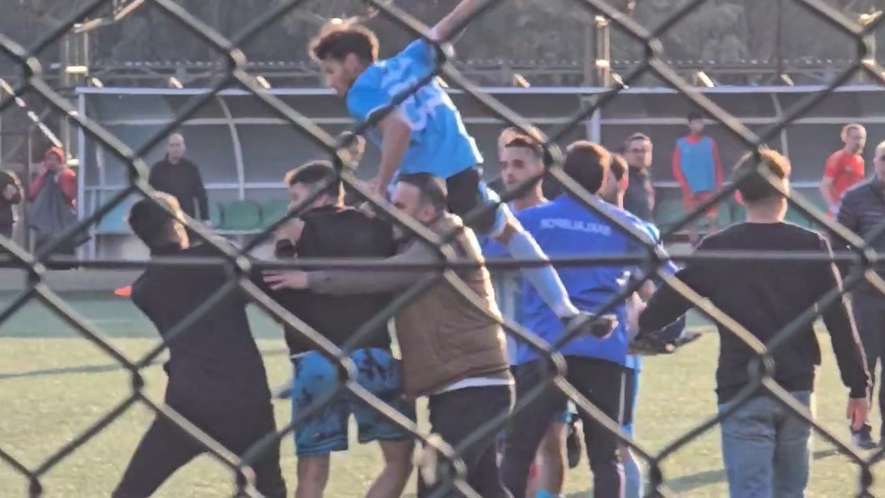 Adana'da Amatör Maçta Kavga: Futbolcular Birbirine Girdi