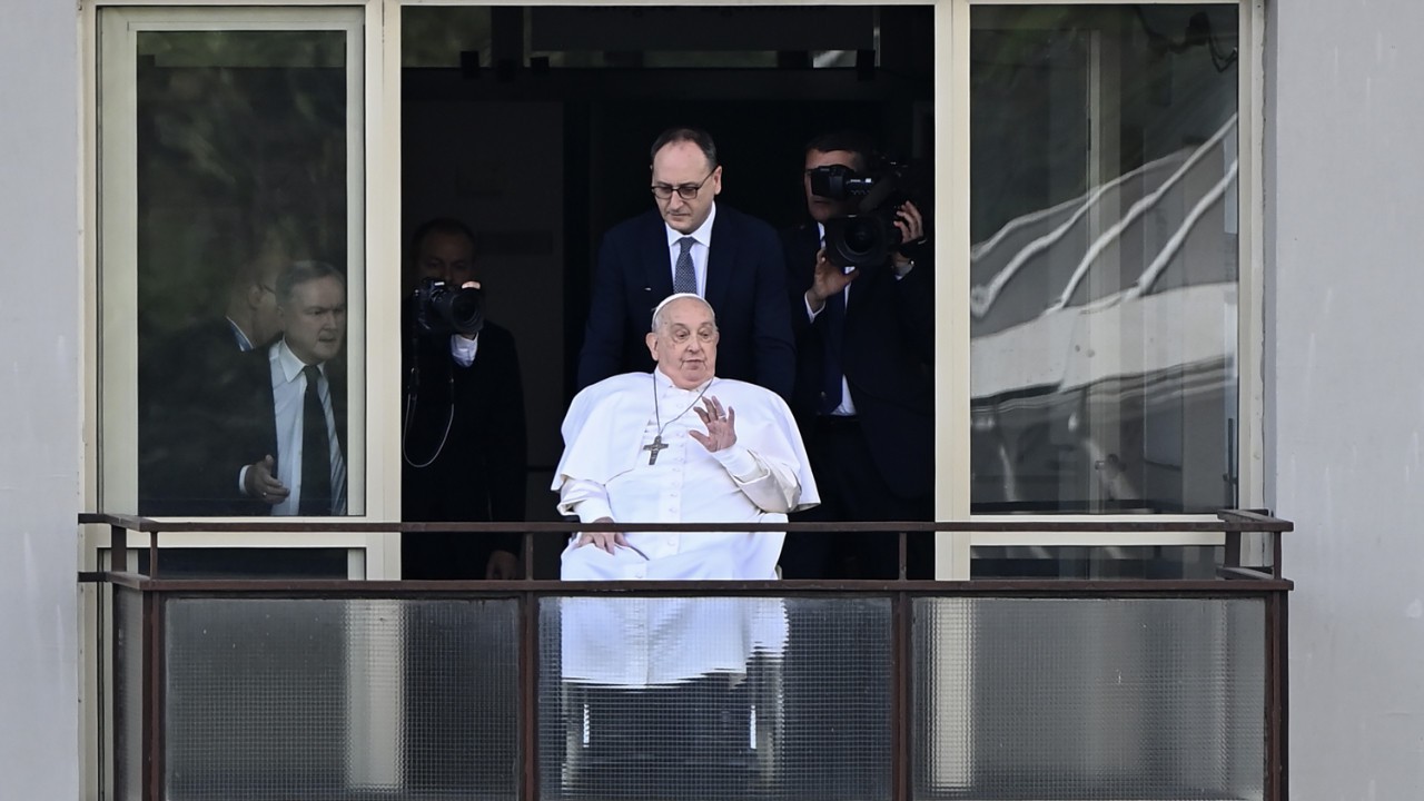 Papa Franciscus Hastaneden Ayrıldı