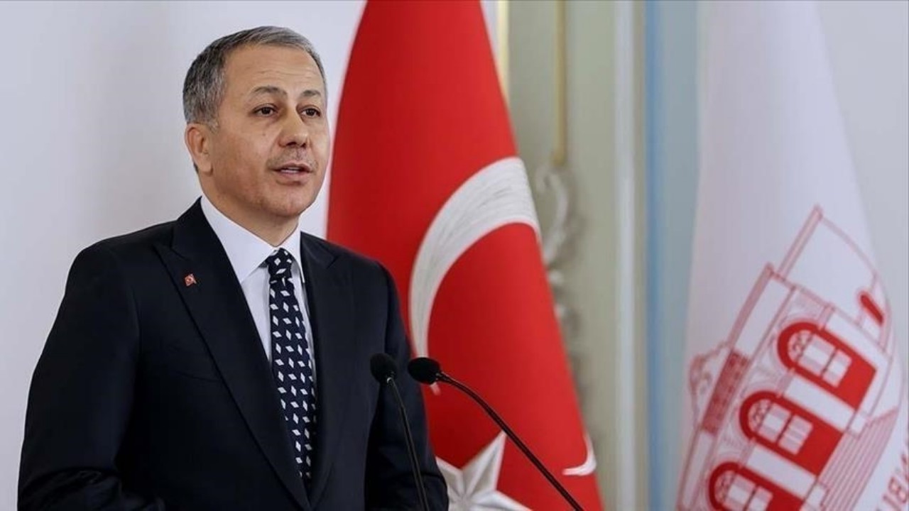 Bakan Yerlikaya Açıkladı: Göçmen Kaçakçılığına Büyük Operasyon, Yüzlerce Kişi Yakalandı