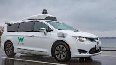 Waymo robotaksi filosunu ikiye katlıyor! Rakipler endişeli! Tesla da sahaya iniyor, Rekabet resmen kızışıyor!