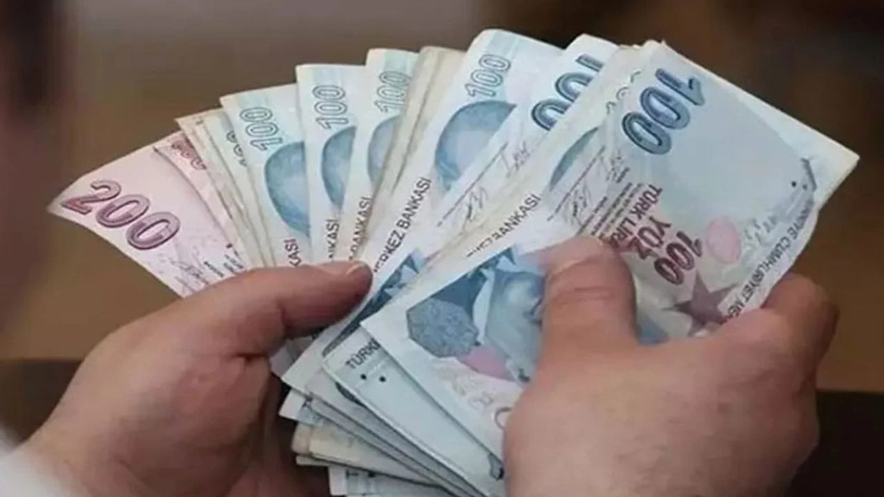 Temmuz'da Emekli Maaşlarına Çifte Müjde! En Düşük Maaş 17.000 TL'yi Aşacak mı? Refah Payı ve Kök Zam Sinyalleri!