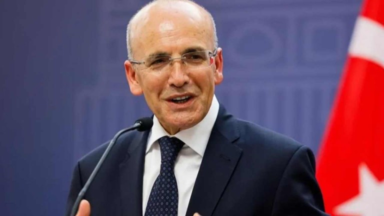 Bakan Şimşek'ten Sanayi Üretimine Dair Umut Veren Mesajlar: Küresel Zorluklara Rağmen Türkiye Nasıl Ayakta Kalacak, Rekabet Gücü Nasıl Artacak?