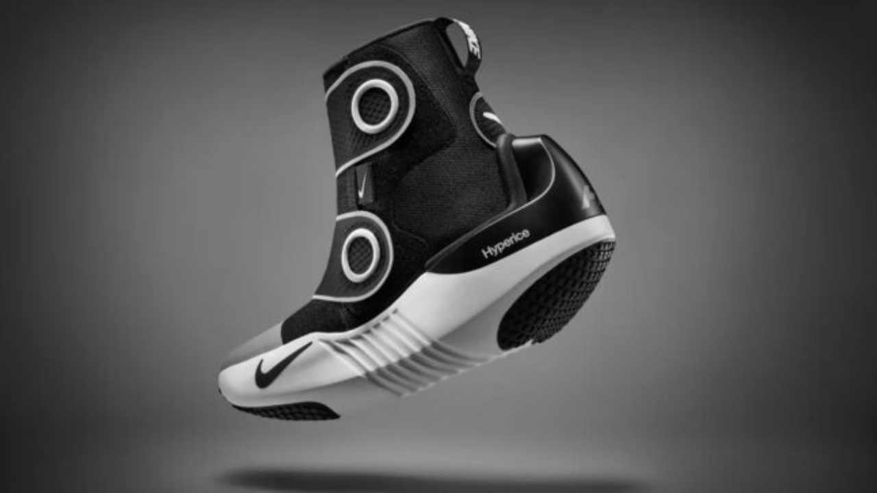 Nike, sporculara yönelik ısıtma ve masaj özellikli spor ayakkabısı