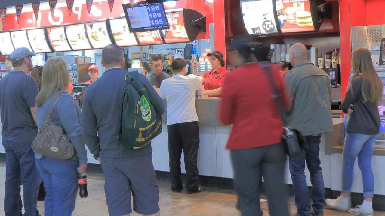 McDonald's Türkiye'den 2 Bin Kişilik Dev İşe Alım Hamlesi! Kimler Başvurabilir, Şartlar Neler? İşte Detaylar!