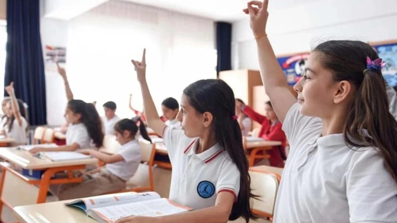 Okullar Ne Zaman Açılacak? 2025-2026 Eğitim Takvimi Belli Oldu! İşte Tüm Tatil Tarihleri!